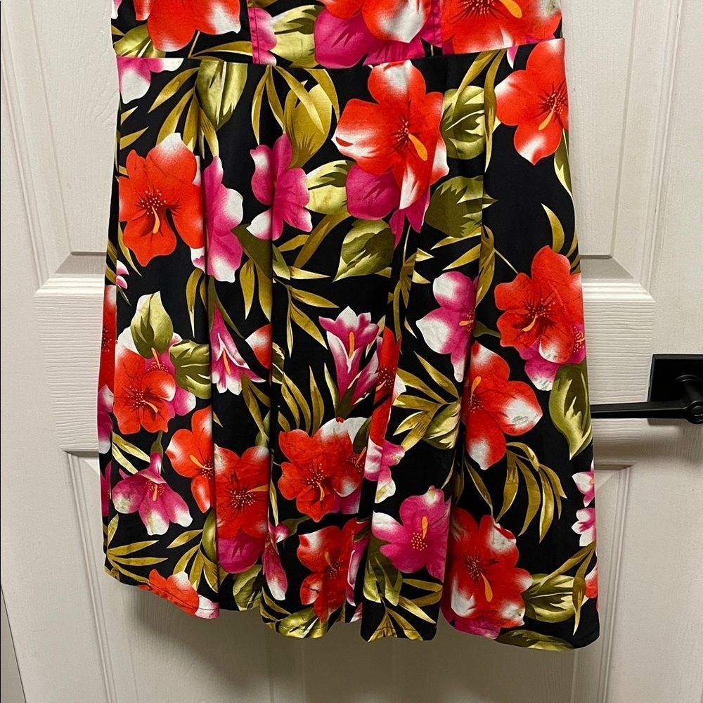 Voodoo Vixen | Black/Red | Hibiscus | Floral | Ruffled Neck | Mini Dress |Size L - Picture 5 of 17
